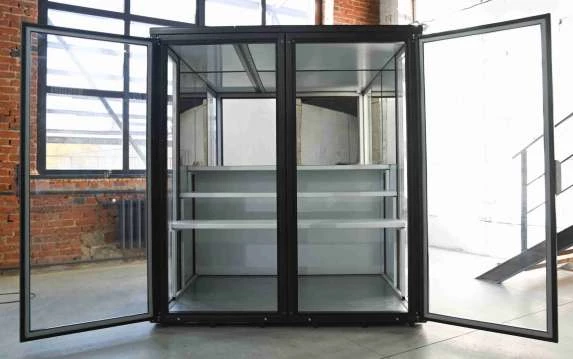 Холодильник для цветов BERK на 2 секции