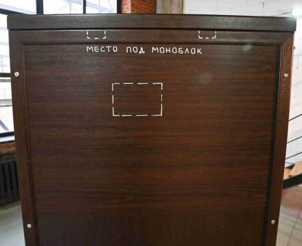 Холодильник для цветов BERK на 3 секции