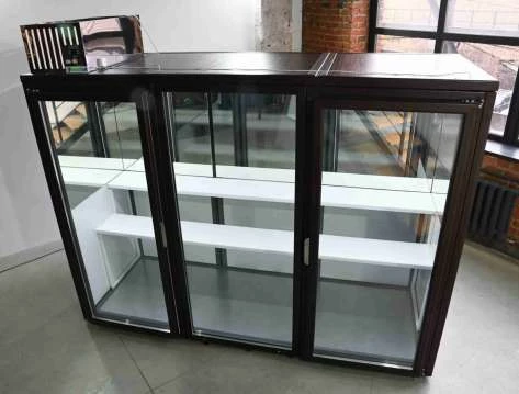 Холодильник для цветов BERK на 3 секции