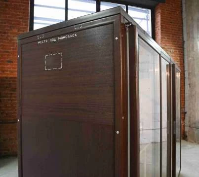 Холодильник для цветов BERK на 3 секции