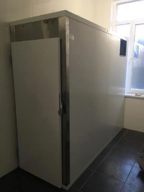 Холодильная камера для хранения тел умерших