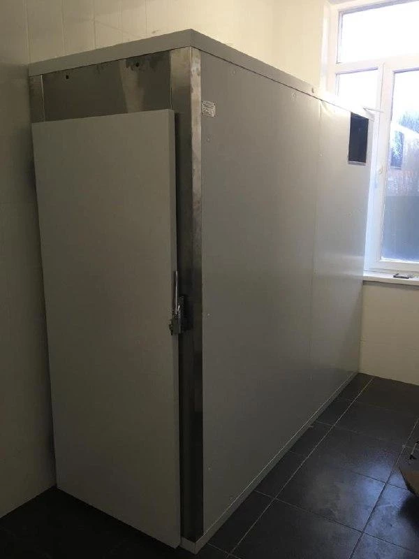 Холодильная камера для хранения тел умерших