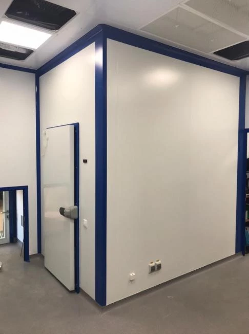 Холодильная камера для хранения медицинских препаратов