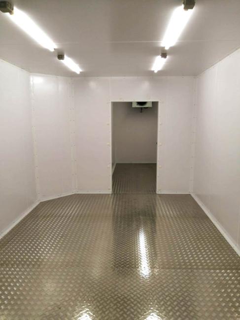 Две холодильные камеры для хранения морепродуктов