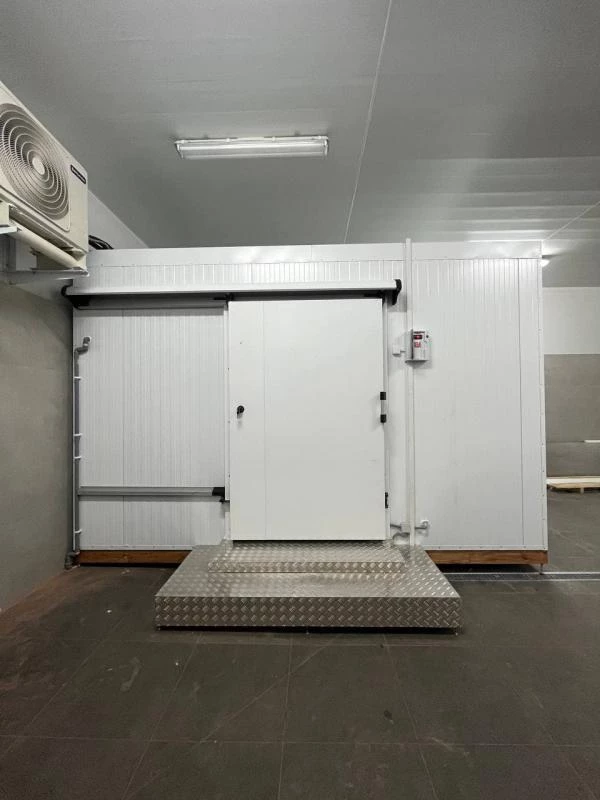 Холодильная камера для замораживания мясных полутуш