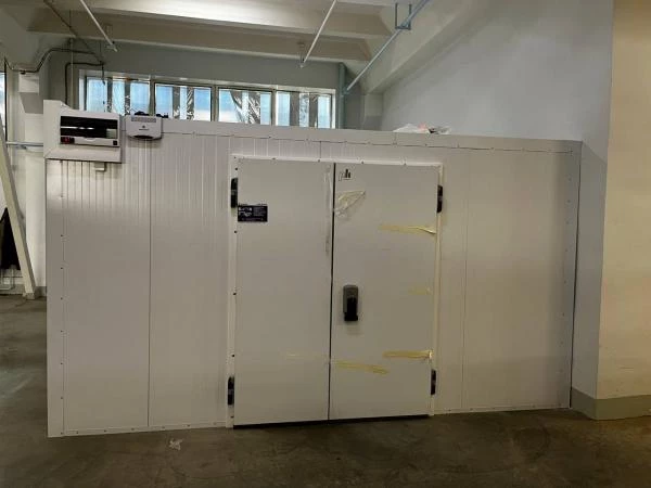 Холодильная камера для хранения медицинских реагентов