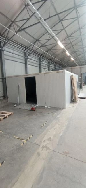 Холодильная камера для хранения медикаментов и медицинского сырья