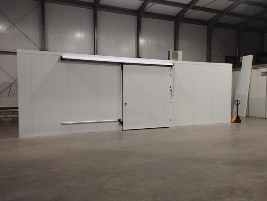 Холодильная камера для хранения саженцов цветов