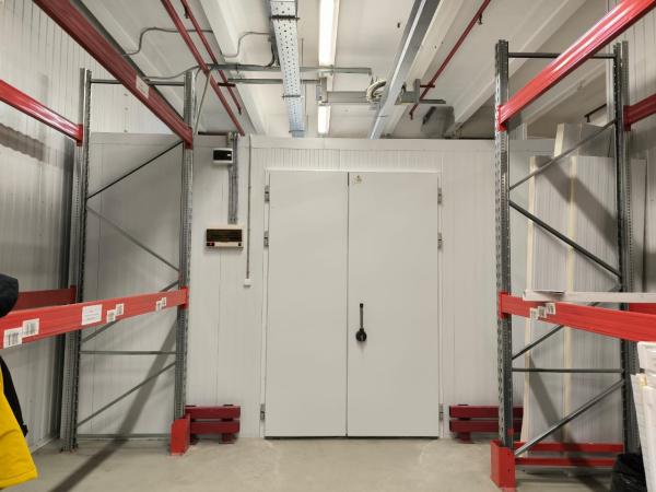 Холодильная камера для хранения химической продукции (АО "Фаберлик")