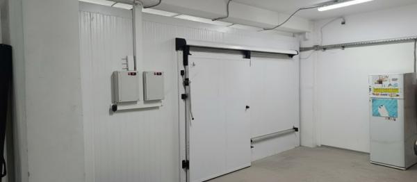 Холодильная камера для хранения жидких лекарственных средств в пластиковой таре